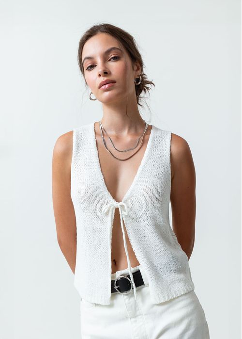 Camisa tejida con escote en frente
