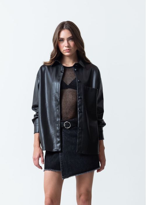 Chaqueta en tela tipo cuero