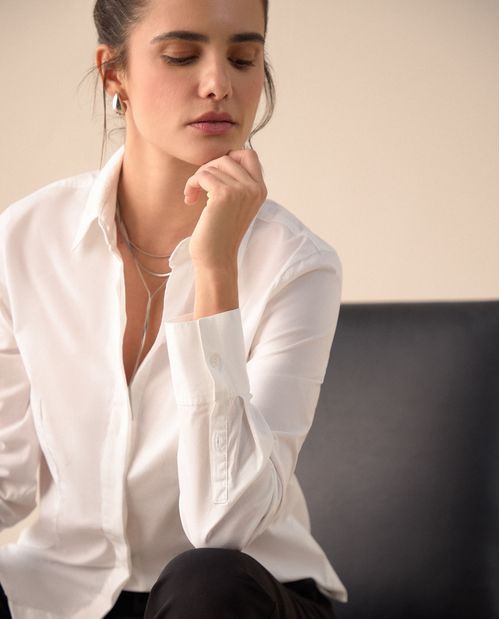 Camisa con cortes en laterales para mujer