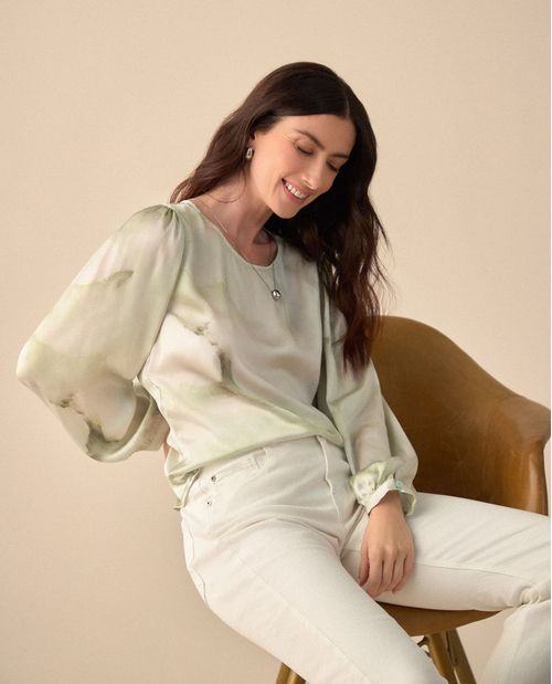 Camisa en tela tipo satín para mujer