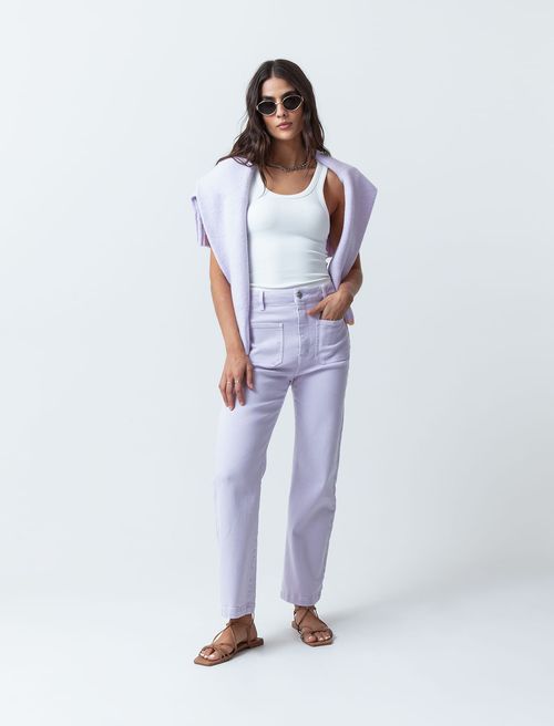Pantalón con bolsillos de parche