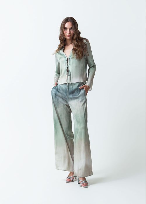 Camisa de tela fluida