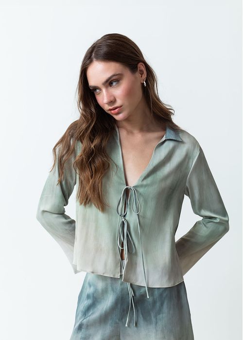 Camisa de tela fluida