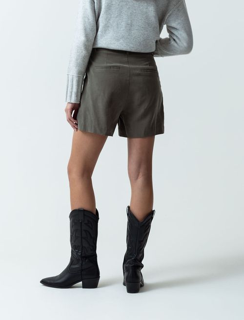 Short de tela fluida