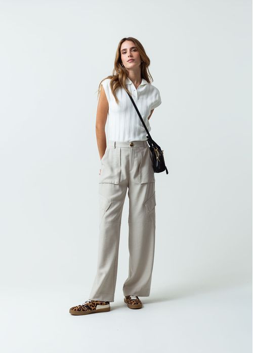 Pantalón con bolsillos asimétricos