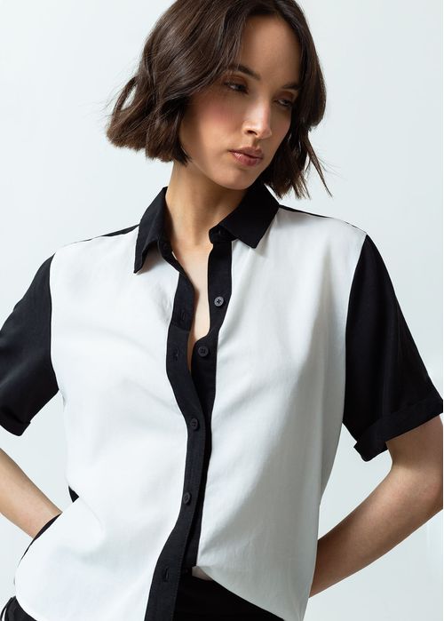 Camisa con mangas a tono