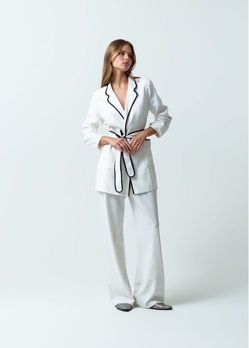 Chaqueta larga tipo blazer