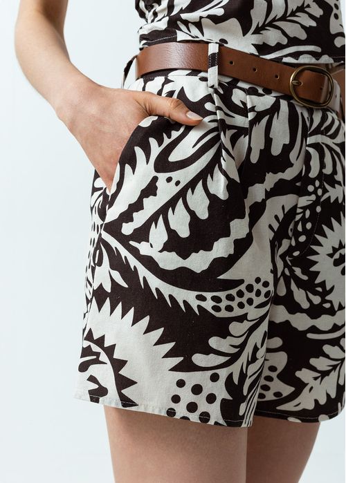 Short de estampados naturales
