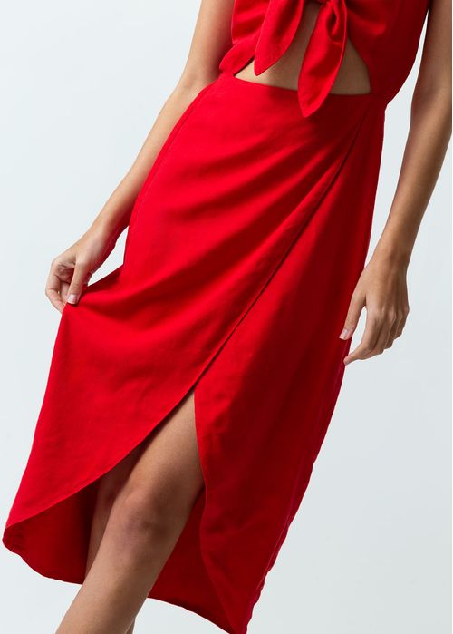 Vestido con detalle anudado en frente