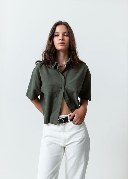 Camisa con bolsillos de parche