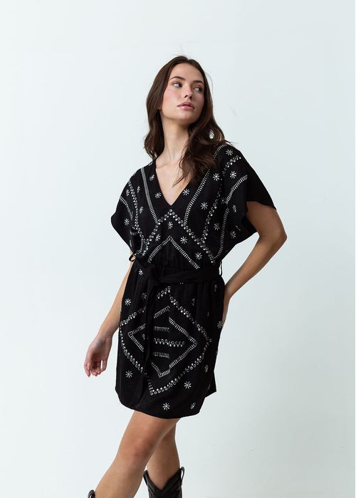 Vestido con apliques brillantes
