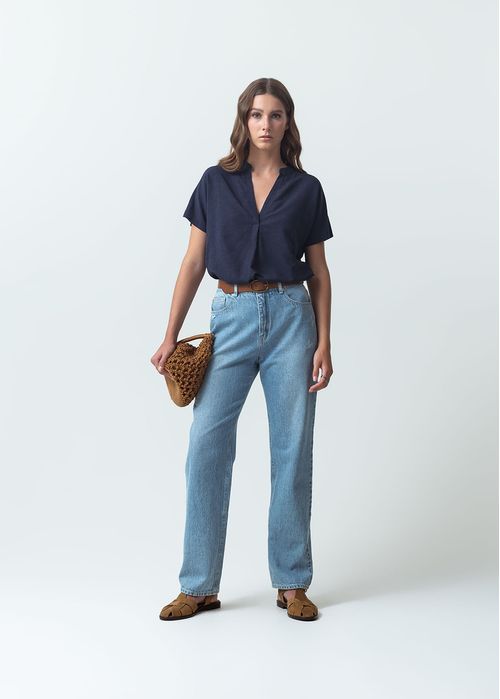 Camisa con escote en V