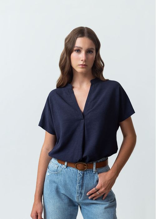 Camisa con escote en V