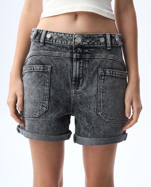 Short con bolsillos de parche en frente para mujer