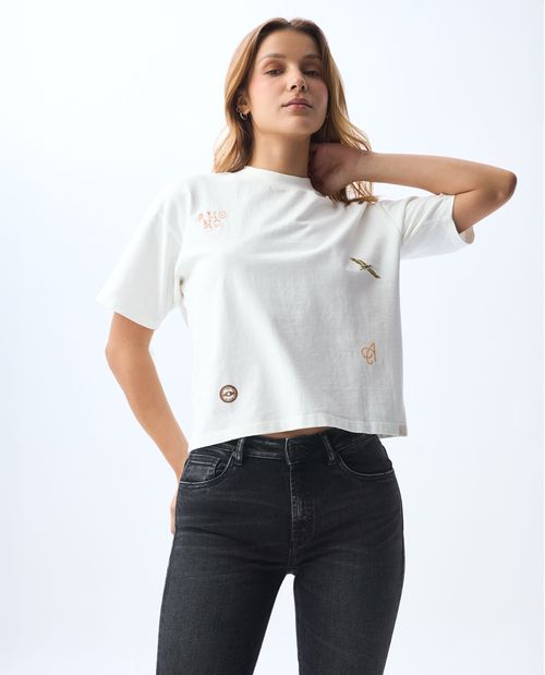 Camiseta con estampado y detalles bordados para mujer