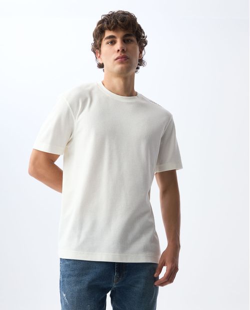 Camiseta con aplique bordado en espalda para hombre