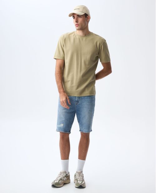 Camiseta con aplique bordado en espalda para hombre