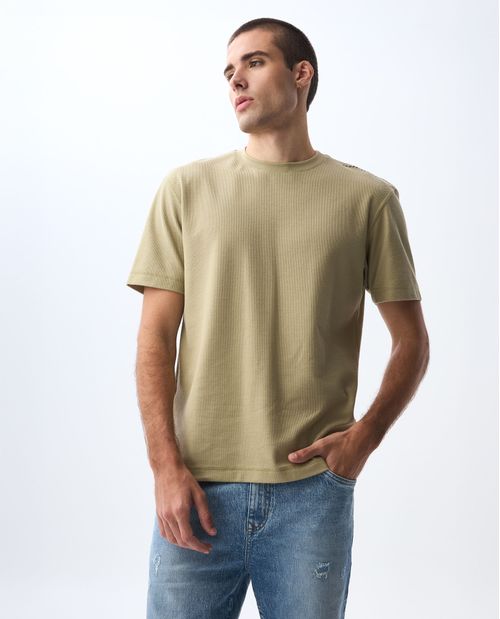 Camiseta con aplique bordado en espalda para hombre