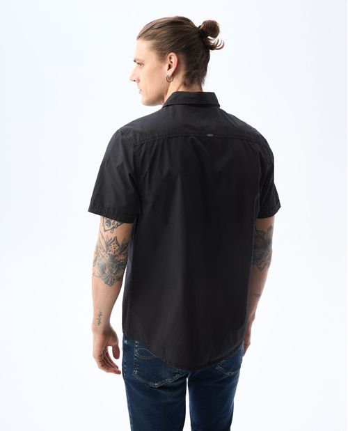 Camisa manga corta con bolsillo de parche para hombre