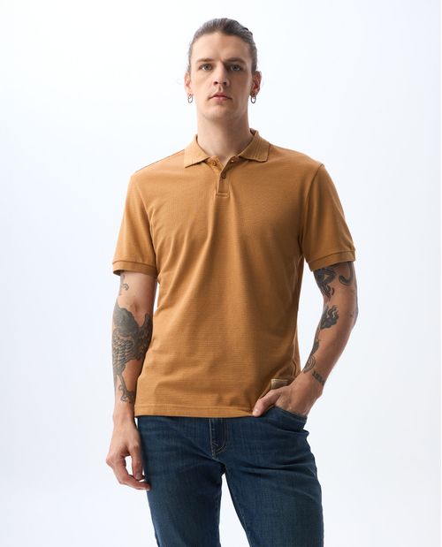 Polo Slim con marquilla en ruedo para hombre
