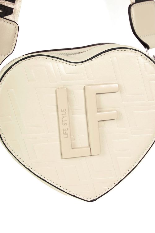 Bolso con forma de corazón