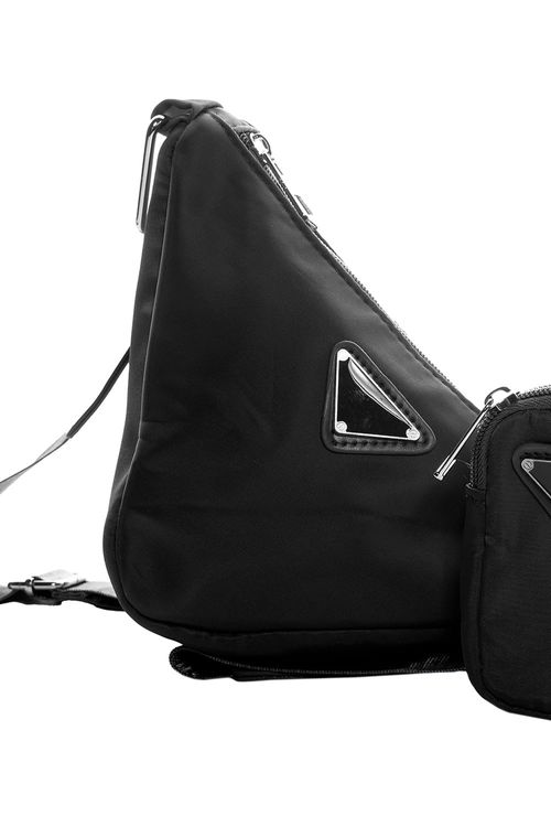 Bolso con diseño triangular mas monedero