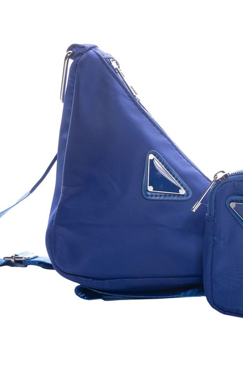 Bolso con diseño triangular mas monedero