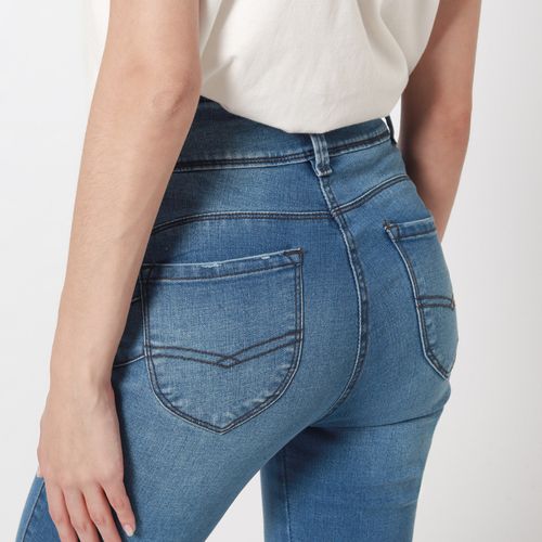 Jean Wonder Tiro Medio Bota Skinny