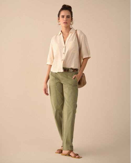 Pantalón con bolsillos de tapa para mujer