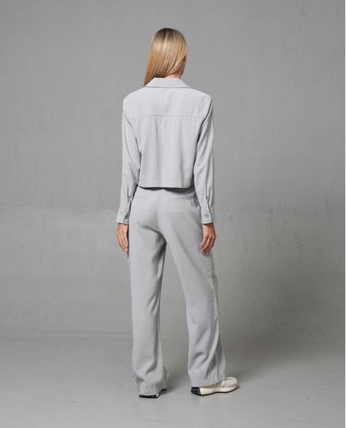 Camisa pretinera con bolsillos de parche para mujer