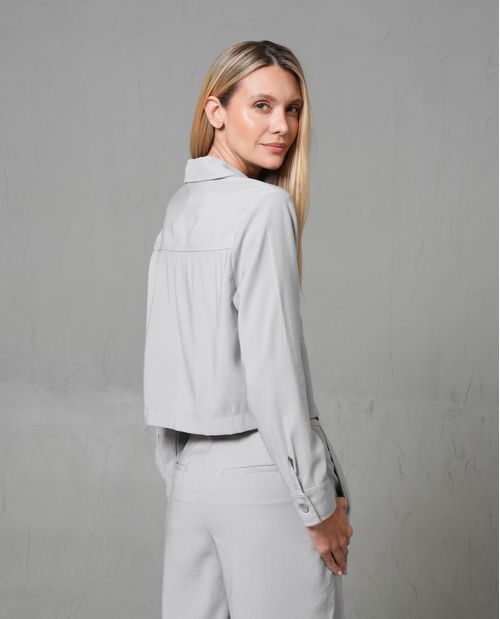 Camisa pretinera con bolsillos de parche para mujer