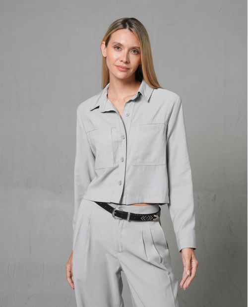 Camisa pretinera con bolsillos de parche para mujer