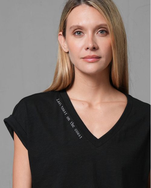 Camiseta cuello en V con estampado para mujer