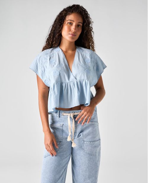 Camisa cuello en V con detalles bordados para mujer