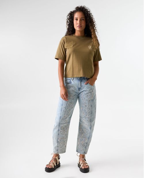 Camiseta cuello redondo con detalles bordados para mujer