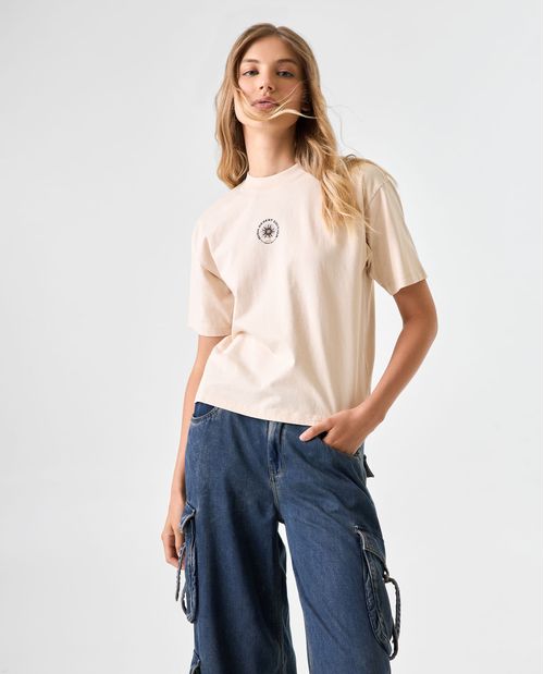 Camiseta cuello redondo con detalles bordados para mujer