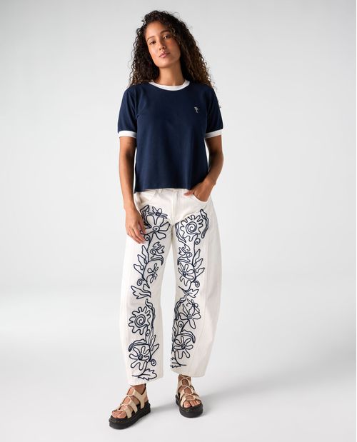 Camiseta de tela con textura y bordado para mujer