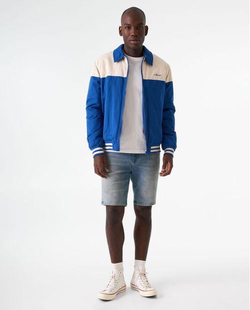 Bermuda tono claro con tallones para hombre