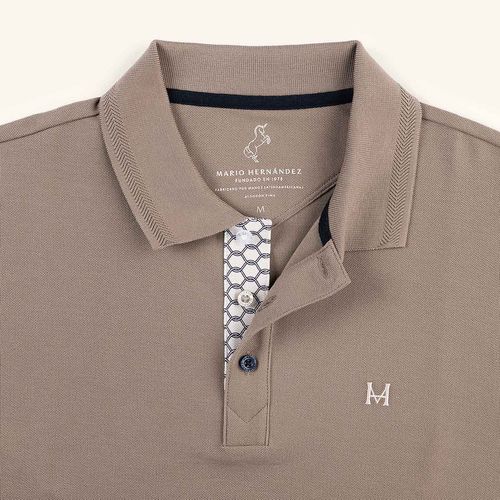 Camiseta Polo Emblema Arena Tierra Arriba