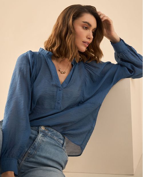 Camisa manga larga de tela fluida para mujer