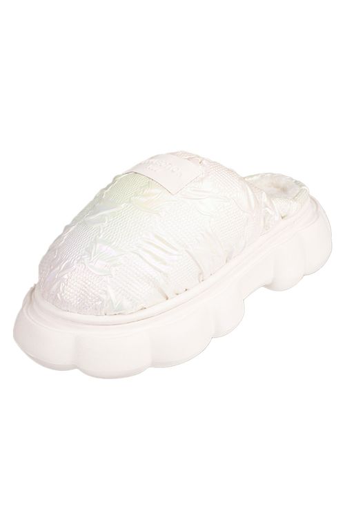 Pantuflas con diseños brillantes