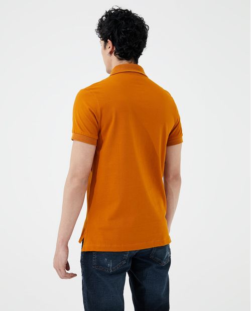 Camiseta tipo polo con logo en el pecho para hombre