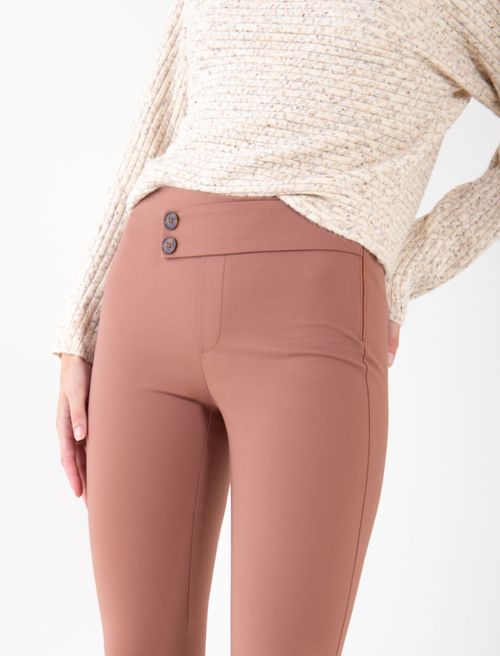 Pantalón con pretina asimétrica