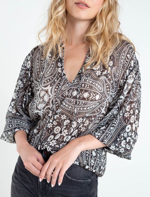 Camisa en tela con transparencia
