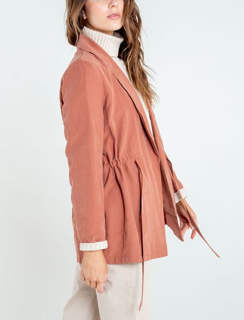 Chaqueta larga con tira para amarrar en frente