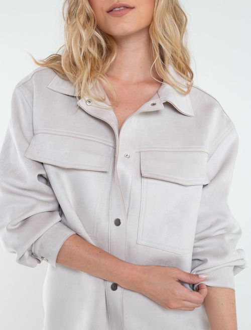 Chaqueta con bolsillos delanteros