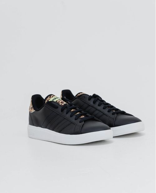 Tenis Adidas con detalles animal print para mujer