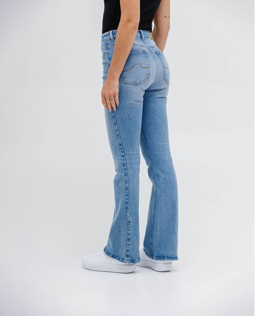 Jean Flare en tono claro para mujer