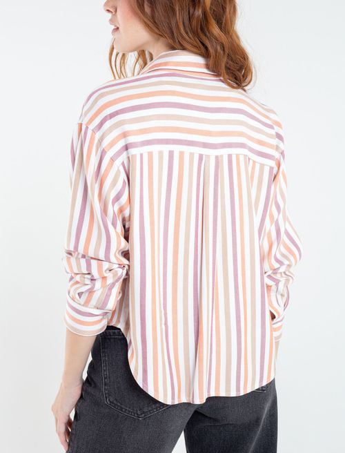 Camisa con ruedo asimétrico