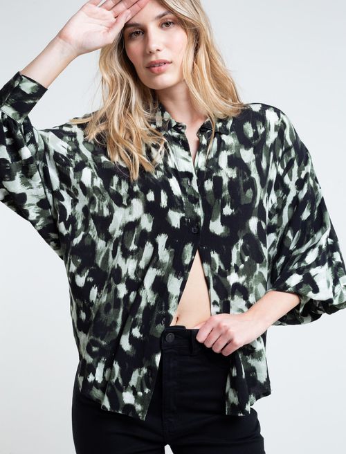 Camisa con manga amplia